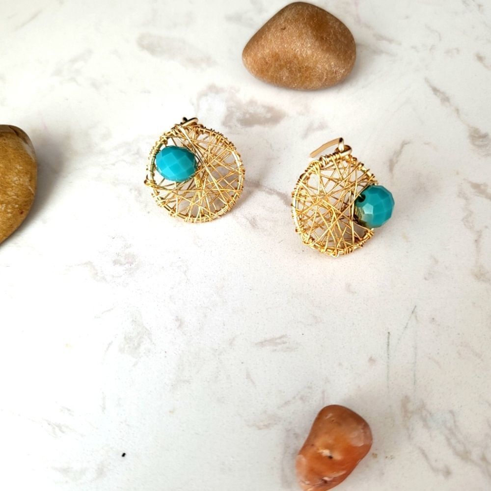 New handmade gold tone wire with crystals studs - Picture 3 of 9